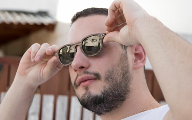 Flip sunglasses with polarizrd lenses